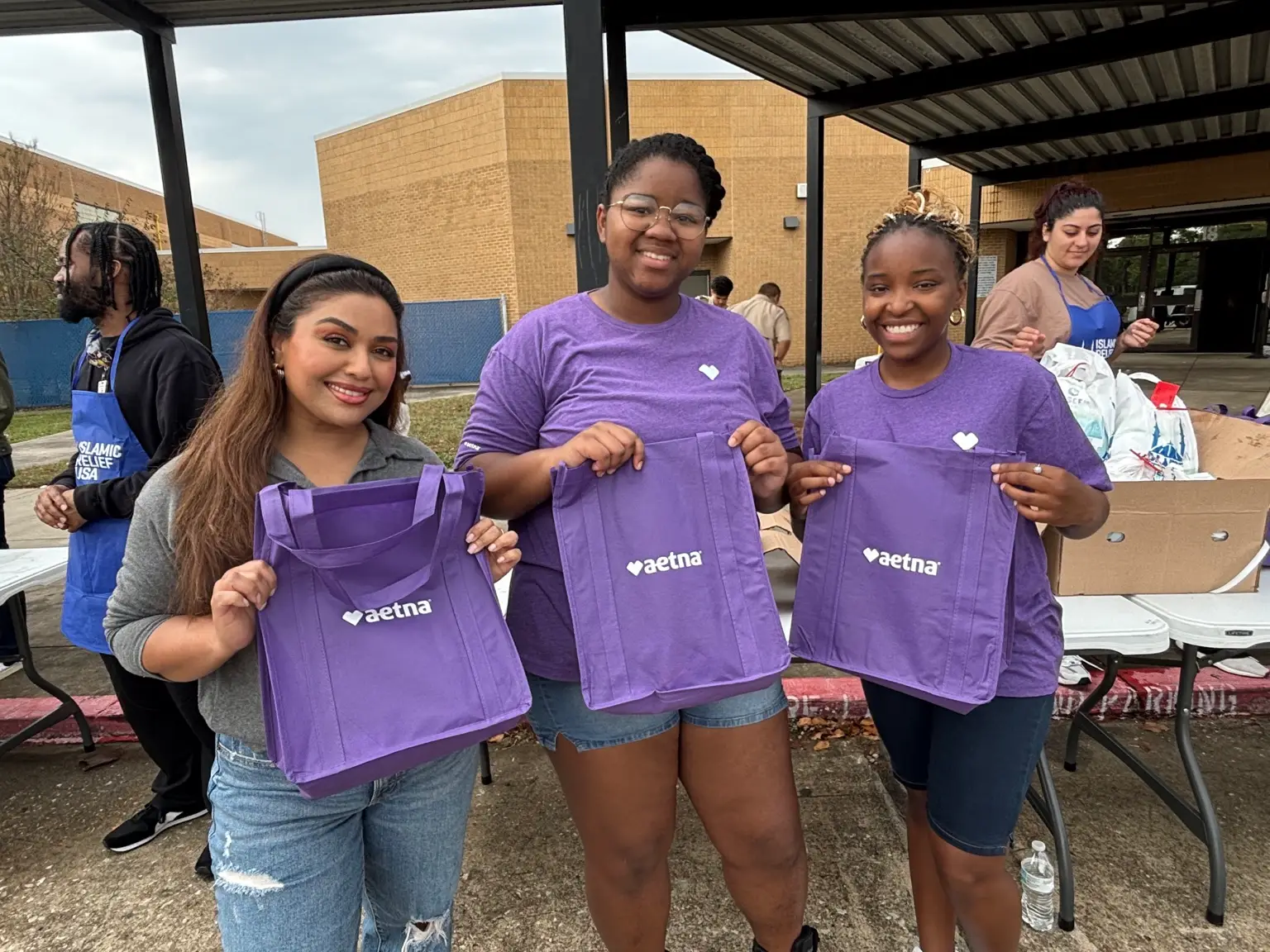 Aetna employee volunteers preparing holiday supplies for East Harris County families